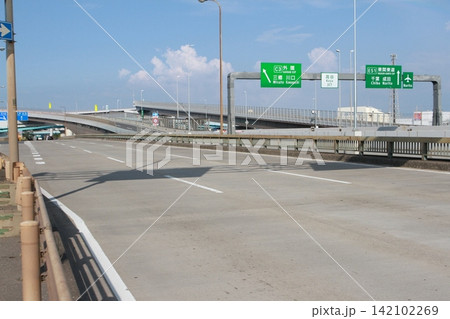 高谷JCT手前の道路風景と案内標識 高谷JCT手前の道路風景と案内標識 142102269