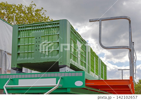 Orchard Lifting Platform Pallets Orchard Lifting Platform Pallets 142102657