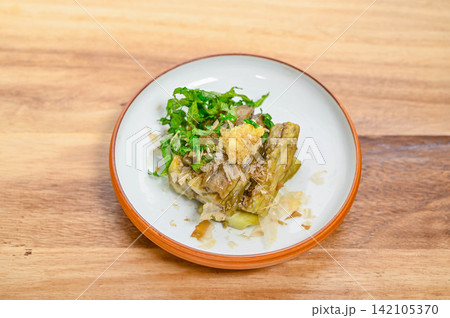 長茄子で作った焼きなす 薬味添え 長茄子で作った焼きなす 薬味添え 142105370