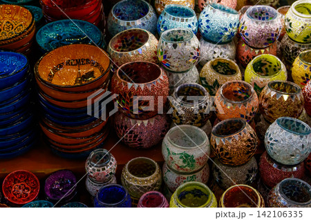 Traditional turkish crockery at oriental bazaar. Souvenirs from Turkey 142106335