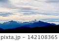 早朝マジックアワー山岳（立山連峰）風景 142108365