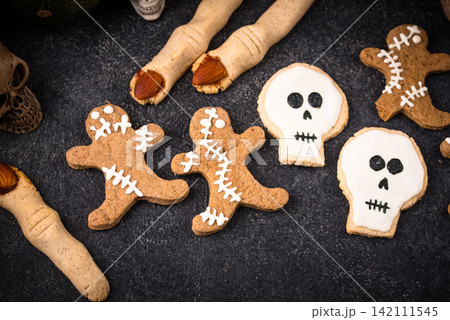 Halloween scary gingerbread cookies for party Halloween scary gingerbread cookies for party 142111545