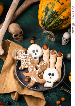 Halloween scary gingerbread cookies for party Halloween scary gingerbread cookies for party 142111546