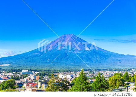 富士吉田から見る富士山 夏景 富士吉田から見る富士山 夏景 142112796