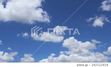 青空と白い雲 青空と白い雲 142112814