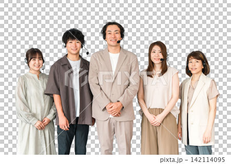 コールセンター,カスタマーセンターで働くインカム,ヘッドセットをつけたオペレーターの男女スタッフ コールセンター,カスタマーセンターで働くインカム,ヘッドセットをつけたオペレーターの男女スタッフ 142114095
