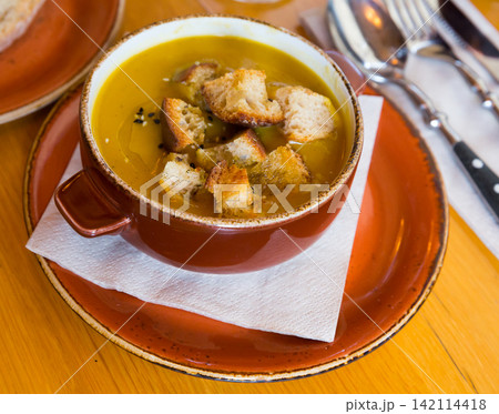 Pureed soup with croutons Pureed soup with croutons 142114418
