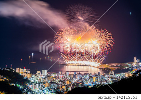 【静岡県】熱海100万ドルの夜景と海上花火 【静岡県】熱海100万ドルの夜景と海上花火 142115353