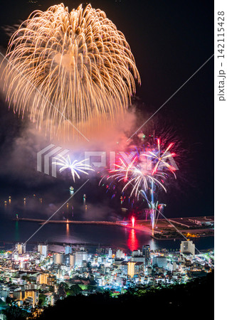 【静岡県】熱海100万ドルの夜景と海上花火 142115428
