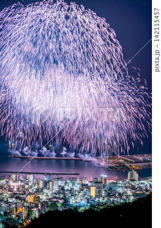 【静岡県】熱海100万ドルの夜景と海上花火 大空中ナイアガラ 【静岡県】熱海100万ドルの夜景と海上花火 大空中ナイアガラ 142115457