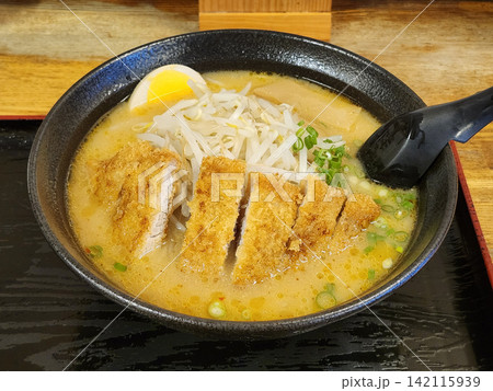 高知名物 みそカツラーメン 高知名物 みそカツラーメン 142115939