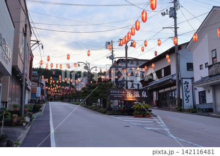 夕暮れの岳温泉 温泉街入口(福島県二本松市) 夕暮れの岳温泉 温泉街入口(福島県二本松市) 142116481