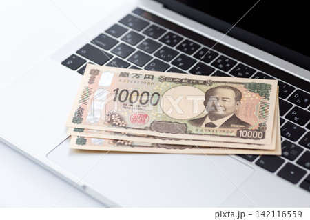 パソコンと三万円 パソコンと三万円 142116559