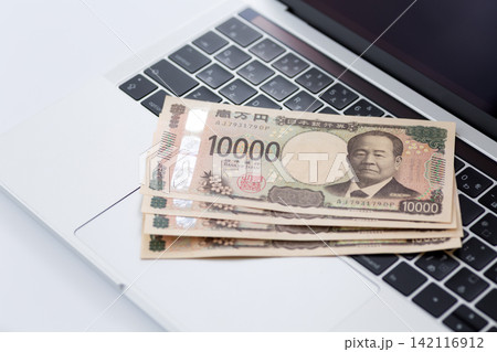 パソコンと四万円 142116912