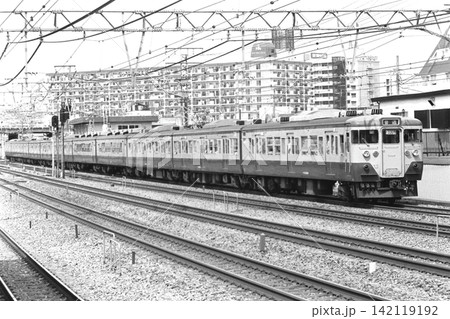 国鉄時代、東海道線普通列車、クハ111-2044~、平沼橋から、1983年5月28日 国鉄時代、東海道線普通列車、クハ111-2044~、平沼橋から、1983年5月28日 142119192