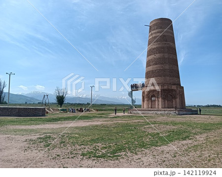 キルギスの世界遺産ブラナ塔と草原の歴史風景 キルギスの世界遺産ブラナ塔と草原の歴史風景 142119924
