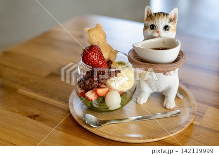 猫モチーフが可愛いあんみつ苺パフェ 142119999