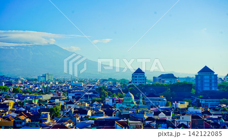 A beautiful view of the city of Malang with Mount Arjuno in the background. 142122085