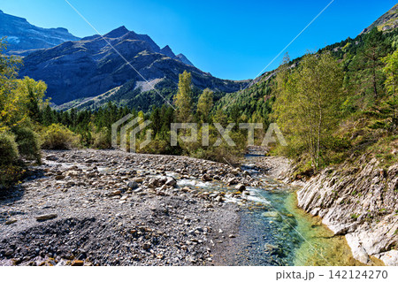 The Cirque de Gavarnie is a cirque in the central Pyrenees, in Southwestern France, close to the border of Spain The Cirque de Gavarnie is a cirque in the central Pyrenees, in Southwestern France, close to the border of Spain 142124270
