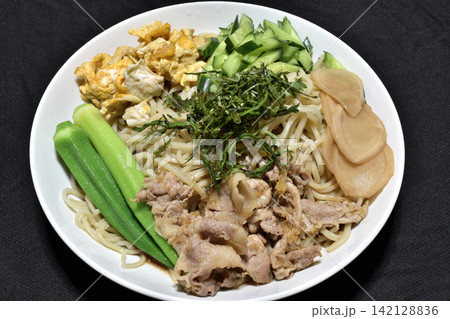夏を乗り越える冷やし中華 夏を乗り越える冷やし中華 142128836