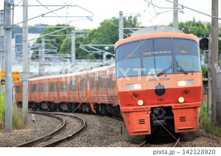 併結運転を行う特急「ハウステンボス」(JR九州/783系) 併結運転を行う特急「ハウステンボス」(JR九州/783系) 142128920