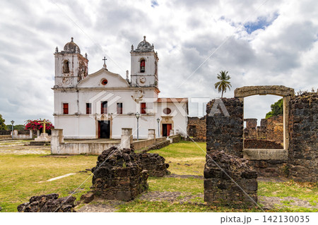 Church surrounded by stone ruins Church surrounded by stone ruins 142130035