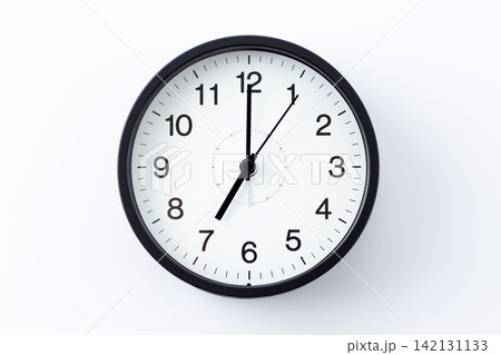 7時を示す時計 7時を示す時計 142131133