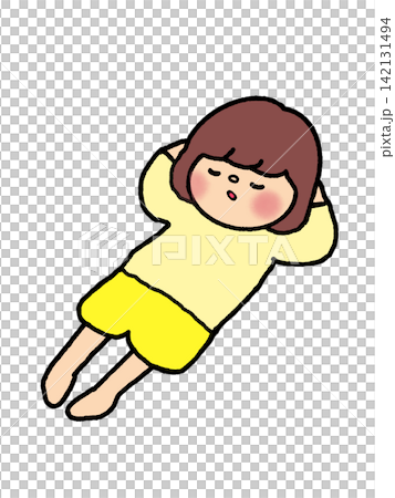 ゴロンとすやすやお昼寝するカワイイ女の子 ゴロンとすやすやお昼寝するカワイイ女の子 142131494