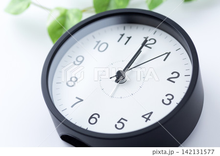 12時を示す時計 12時を示す時計 142131577