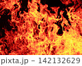炎　13　燃え上がる炎のテクスチャ 142132629
