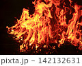 炎　15　燃え上がる炎のテクスチャ 142132631