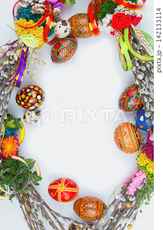 willow Sunday background of willow branches, willow bouquets. Easter top view. place for text willow Sunday background of willow branches, willow bouquets. Easter top view. place for text 142133114