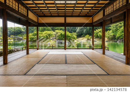 高松市の日本庭園「栗林公園」掬月亭 高松市の日本庭園「栗林公園」掬月亭 142134578