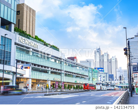 東京　新宿駅南口 142134755