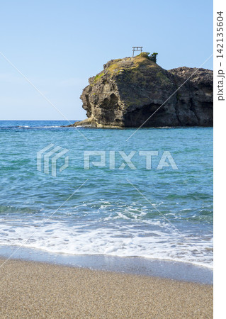 夏の白兎海岸の風景 鳥取県 白兎海岸 142135604