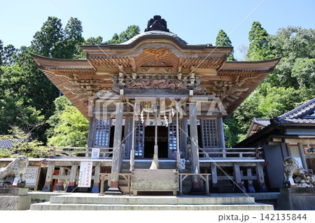気仙沼市の大島にある大島神社拝殿 気仙沼市の大島にある大島神社拝殿 142135844