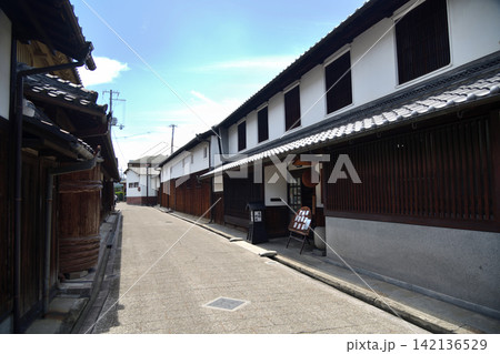 河内長野市の高野街道(酒蔵通り) 【大阪府河内長野市】 河内長野市の高野街道(酒蔵通り) 【大阪府河内長野市】 142136529