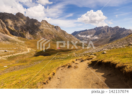 Aliva meadows and house with red roof standing out among mountains of national park of Picos de Europa, Cantabria 142137074