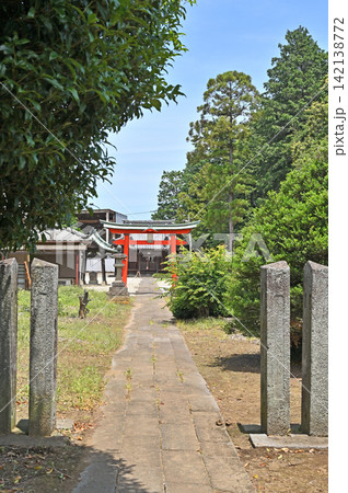 岩槻散歩：真福寺久伊豆神社　参道　二の鳥居　岩槻区大字真福寺 142138772