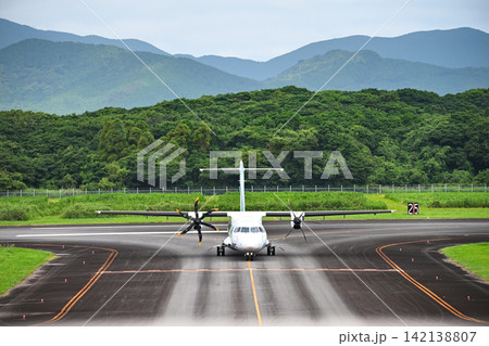 福江空港の滑走路 福江空港の滑走路 142138807