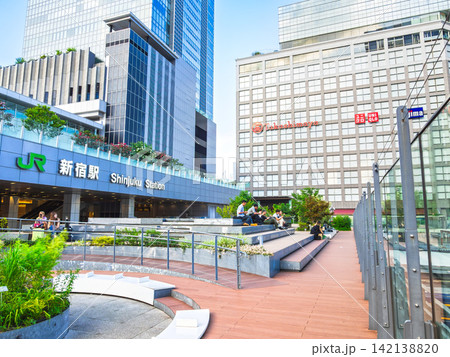 新宿駅　新南口 142138820