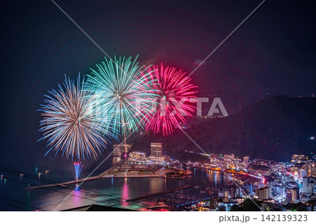 【静岡県】熱海100万ドルの夜景と海上花火大会 夏 【静岡県】熱海100万ドルの夜景と海上花火大会 夏 142139323
