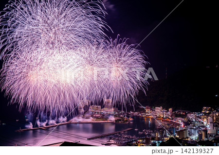 【静岡県】熱海100万ドルの夜景と海上花火大会 夏 【静岡県】熱海100万ドルの夜景と海上花火大会 夏 142139327