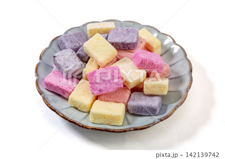 freeze Dried Yogurt Cubes Fruit Flavor Snack Food freeze Dried Yogurt Cubes Fruit Flavor Snack Food 142139742