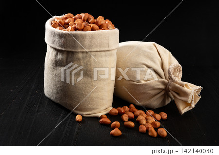 raw shelled peanuts with red skin in canvas sack for snack and culinary recipe raw shelled peanuts with red skin in canvas sack for snack and culinary recipe 142140030
