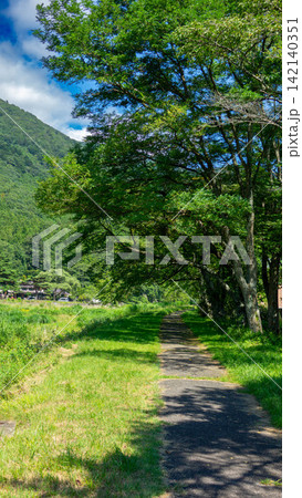 サイクリングや釣りが楽しめる箒川沿いの遊歩道と河川敷 塩原温泉（那須塩原市） 142140351