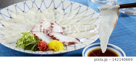 美味しそうな薄造り(お造り)のイメージ 美味しそうな薄造り(お造り)のイメージ 142140669