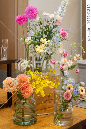 ビタミンカラーを入れた秋イメージの装花 ビタミンカラーを入れた秋イメージの装花 142141219