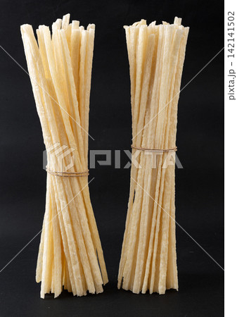 dried Niujin Noodles Bundles on Wooden Tray dried Niujin Noodles Bundles on Wooden Tray 142141502