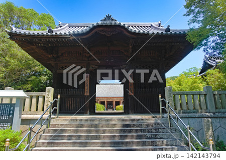 四国八十八箇所第八十四番札所屋島寺山門 四国八十八箇所第八十四番札所屋島寺山門 142143794